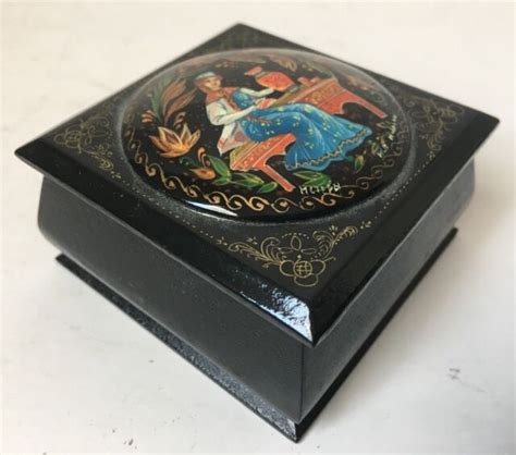 vintage 1985 Black Lacquer Russian trinket box w/ orig paper work